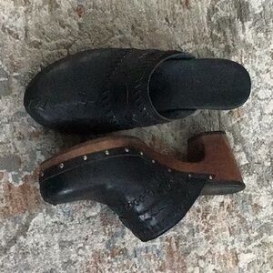 Ugg Vivica Clog in Black